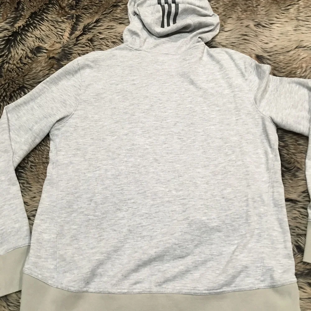 Adidas woman’s Hoodie Transit Light Weight Gray Athletic Pullover Size M - Picture 5 of 8